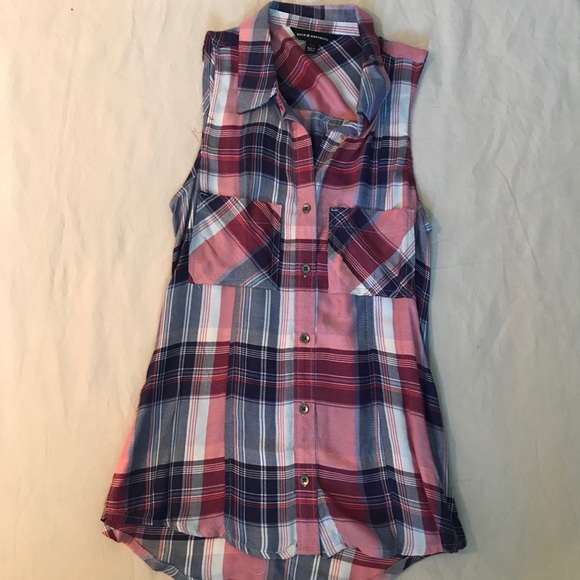 Rock & Republic Tops - Rock ✊🏽& Republic 🇺🇸button up flannel tank top